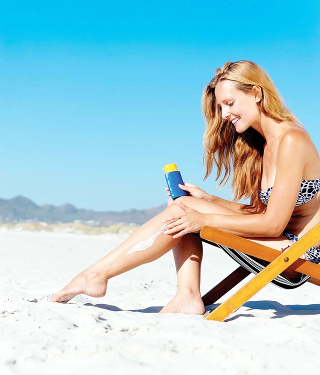 
    Aplică loţiunea cu factor de protecție solară la fiecare 2 ore  