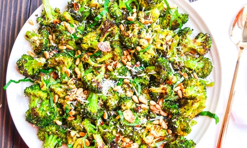 broccoli cu lamaie si muguri de pin jpeg