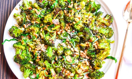 broccoli cu lamaie si muguri de pin jpeg