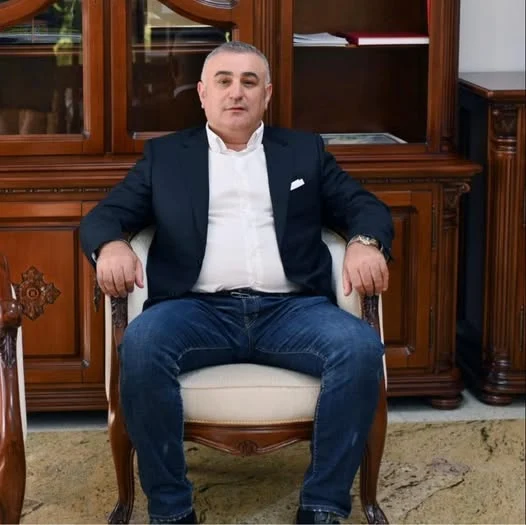 Firma milionarului Larionesi, supranumit „Fierăstrăul Codrilor”, vizată în dosarul în care DNA face percheziții. Frasinul SRL construiește centura Comarnic