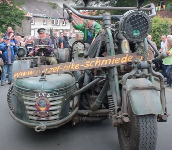 Motocicleta participă adesea la parade şi spectacole