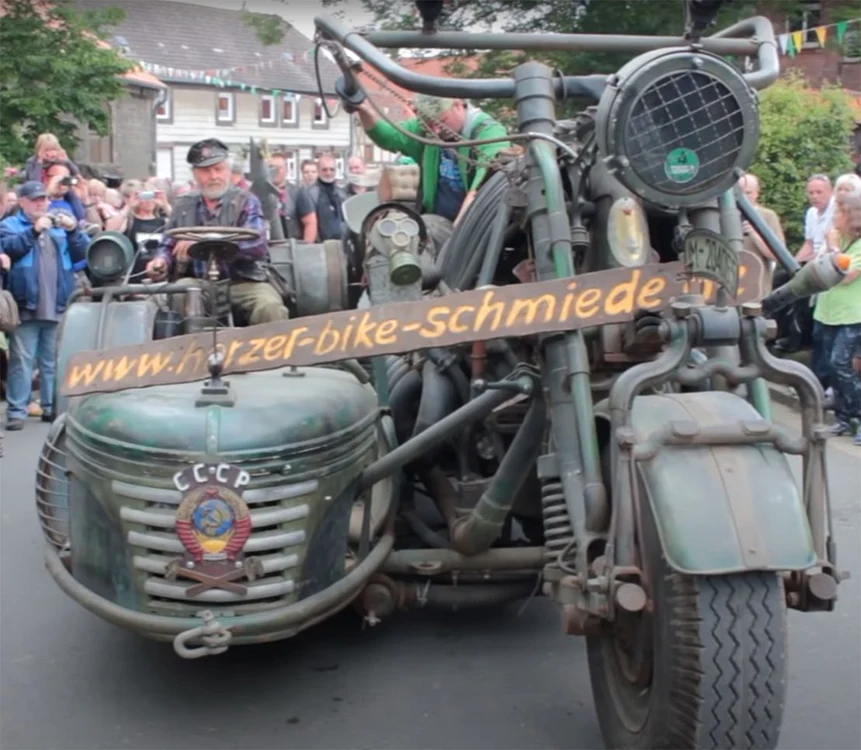 Motocicleta participă adesea la parade şi spectacole 