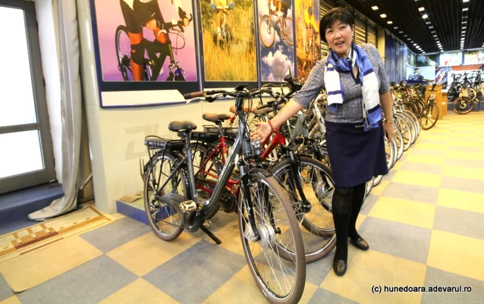 Yang Xi administrează o fabrică de biciclete. FOTO: Daniel Guţă. ADEVĂRUL.