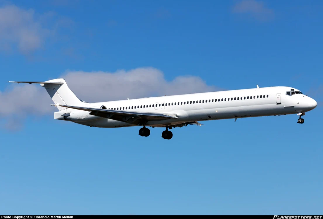 Avionul comercial a fost nevoit să înconjoare în sbor aeroportul de mai multe ori
