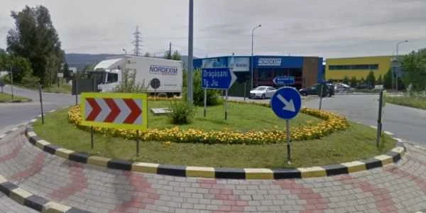 Sensul giratoriu din Râmnicu Vâlcea de milioane de euro refăcut de trei ori cu fonduri europene şi bani de la buget Foto Adevărul