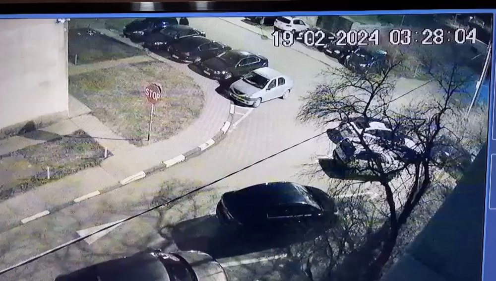   Furturi din mașini, pe bandă rulantă, într-un oraș din România. Un suspect a fost reținut VIDEO