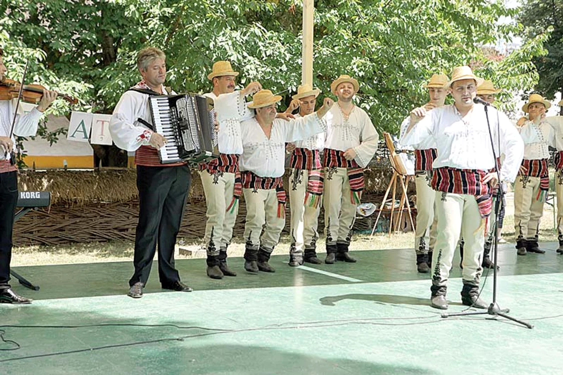 Formaţia de muzică populară a Penitenciarului  din Tg. - Jiu a ”încins”atmosfera cu câteva hore
