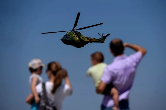 Publicul va avea parte de un spectacolul aviatic FOTO Mediafax/Dragos Savu