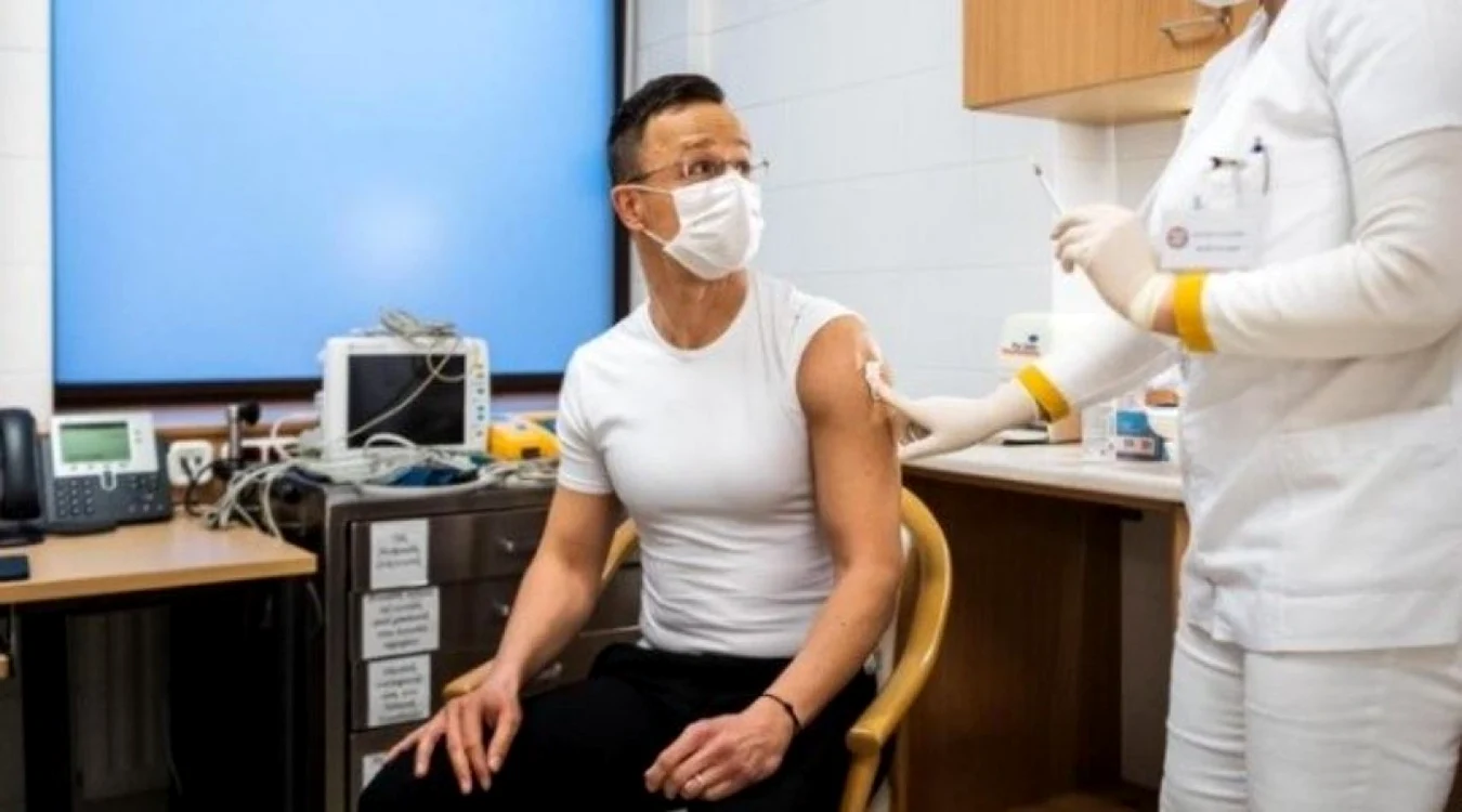 Szijjártóvaccin sputnik FOTO Twiiter