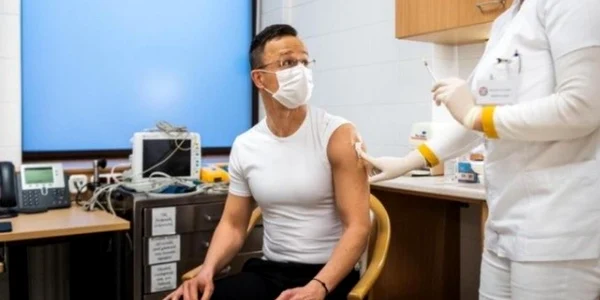 Szijjártóvaccin sputnik FOTO Twiiter