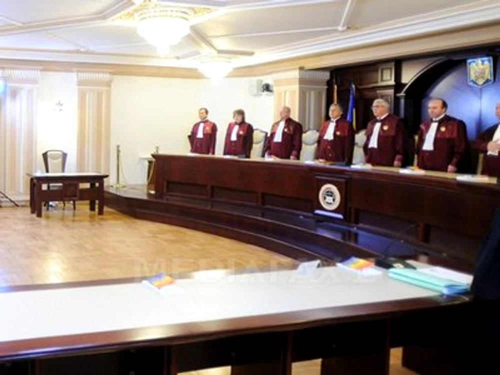 Judecătorii de la CC dau verdictul astăzi dacă pensiile aleșilor votate de senatori sunt sau nu legale