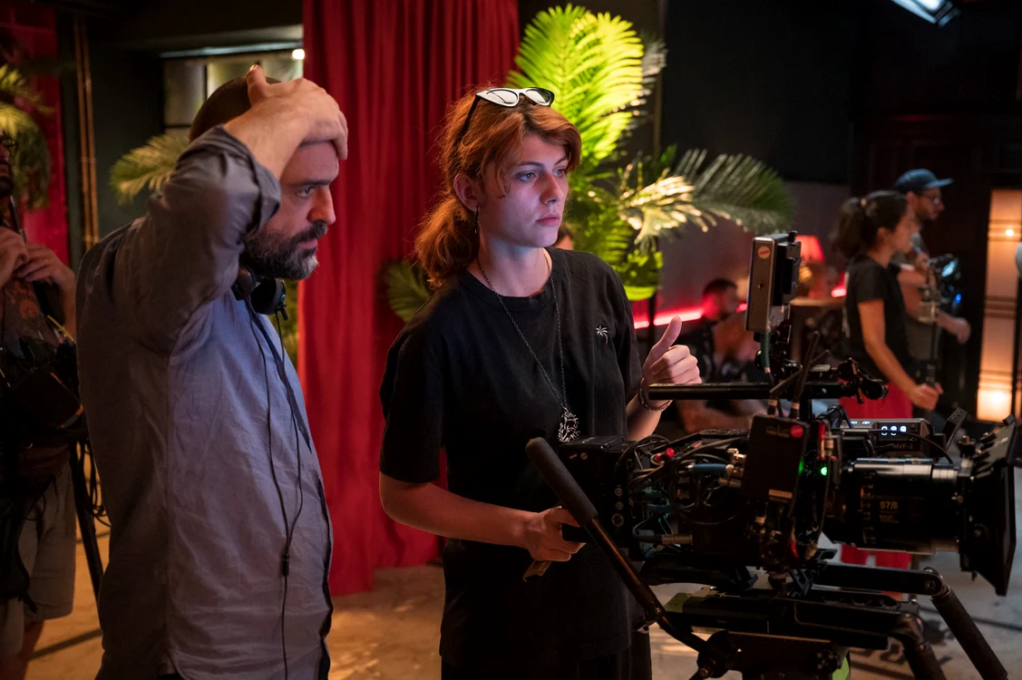 Bogdan Theodor Olteanu pe platoul de filmare la Klaus și Barosso. FOTO: Vlad Cioplea