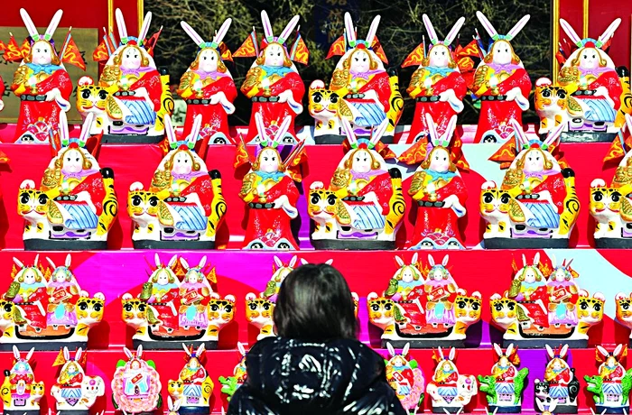 Comercianţii au vândut mii de obiecte cu urechiuşe