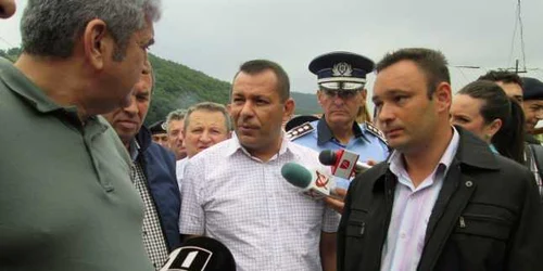  Şase primari liberali din Vâlcea au migrat la PSD. Conducerea PNL spune că au plecat doar cei care au probleme cu DNA sau ANI