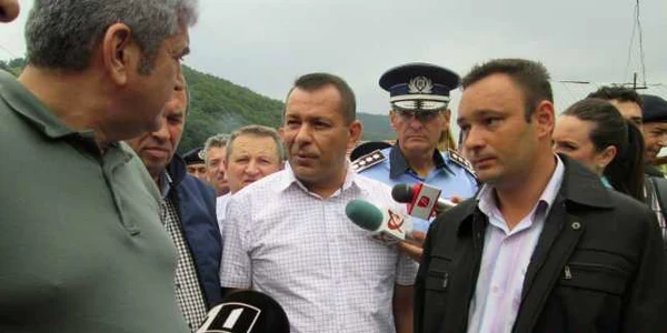  Şase primari liberali din Vâlcea au migrat la PSD. Conducerea PNL spune că au plecat doar cei care au probleme cu DNA sau ANI