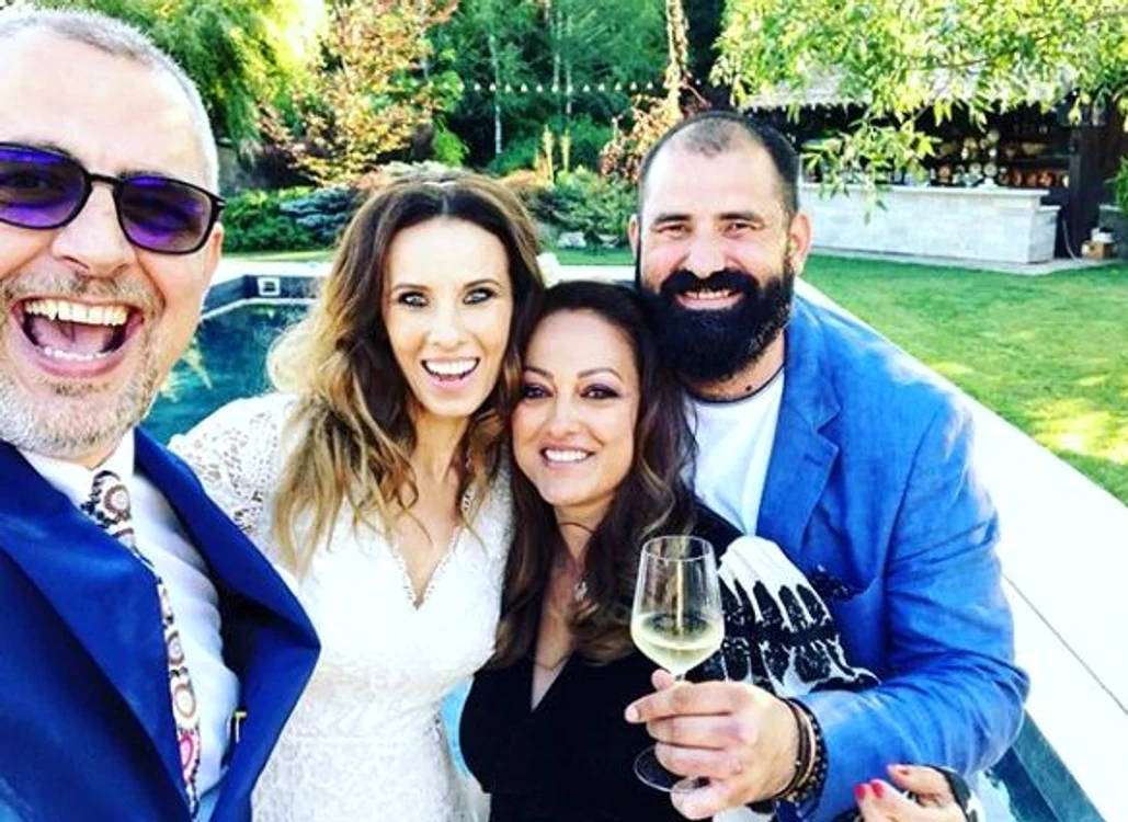 Ionela și Vlad, alături de nașii lor, chef Adrian Hădean și soția lui, Sonia