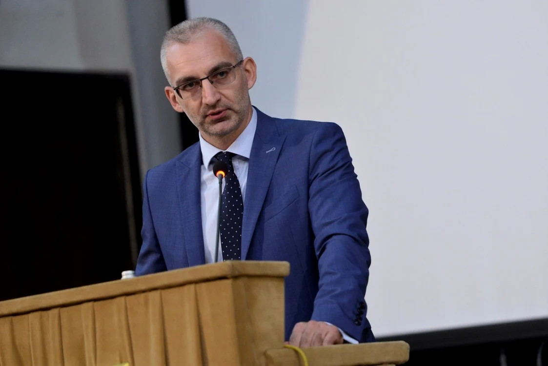Alexandru Păunescu afirmă că persoanele juridice se pot afresa şi ele CSALB pentru a intra în conciliere cu băncile