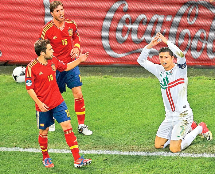 Portugalia a beneficiat de trei lovituri libere periculoase, pe gustul lui Cristiano Ronaldo, însă acesta a tras de fiecare dată imprecis