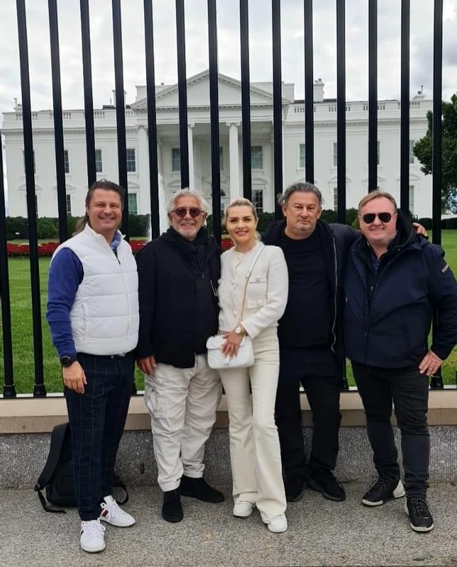 Iana Novac a fost invitată specială  la Washington, pe scena The John F. Kennedy Center for the Performing Arts - Concert Hall, acolo unde Ovidiu Lipan Țăndărică a susținut spectacolul „Spirit of România”