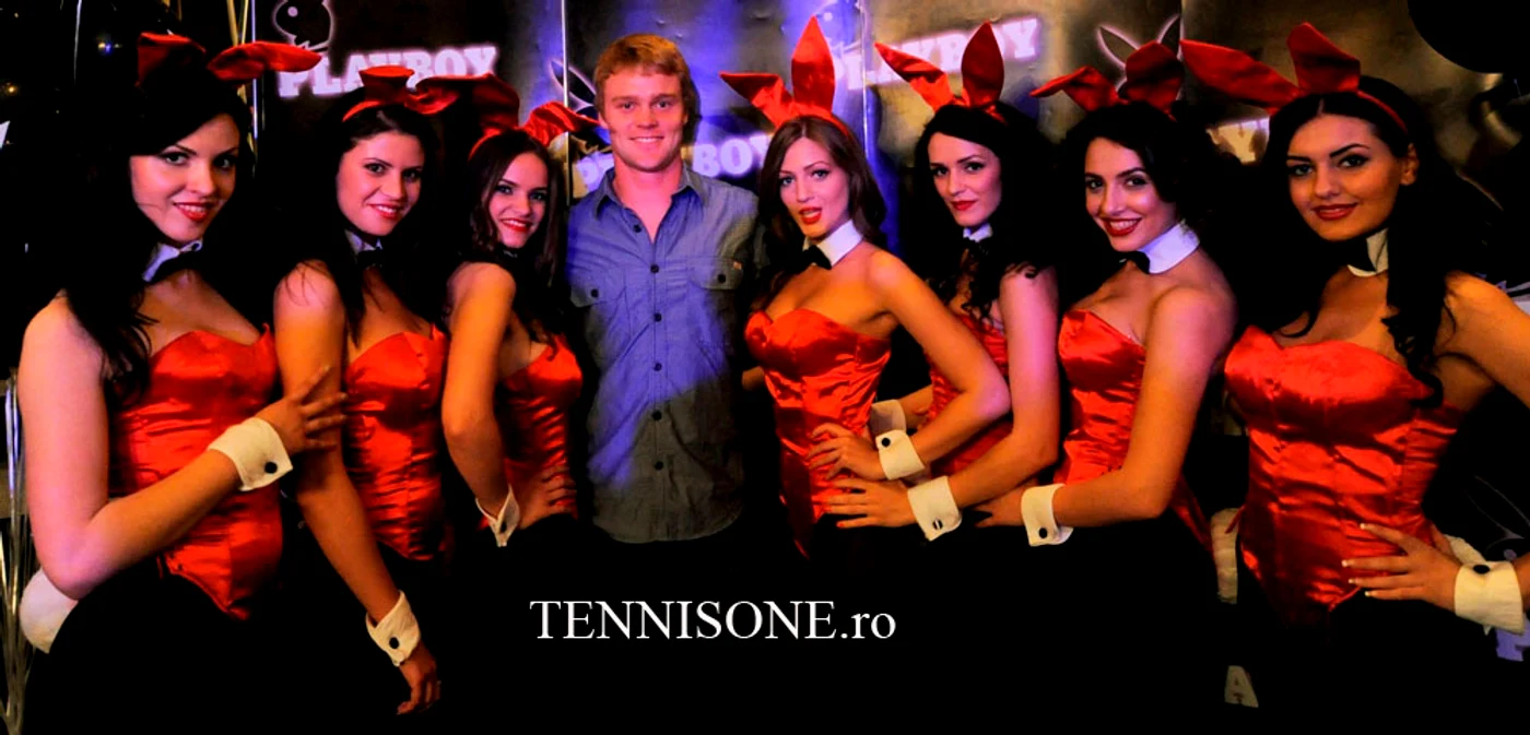 
    Jucătorii de tenis s-au distrat cu iepuraşii Playboy. (Foto: tennisone.ro)  
