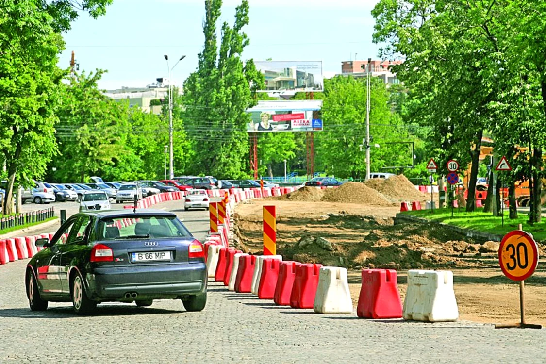 Pe Bd. Beijing, vizavi de Parcul Bordei, piatra cubică a fost scoasă încă de joia trecută