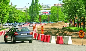 Pe Bd  Beijing, vizavi de Parcul Bordei, piatra cubică a fost scoasă încă de joia trecută jpeg