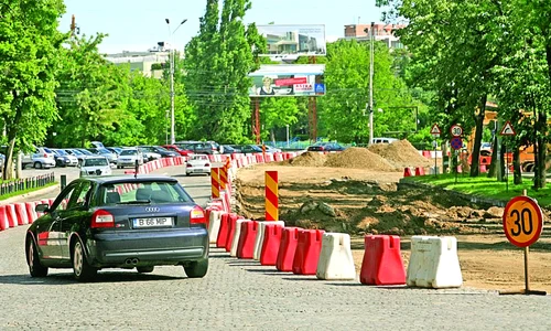 Pe Bd  Beijing, vizavi de Parcul Bordei, piatra cubică a fost scoasă încă de joia trecută jpeg