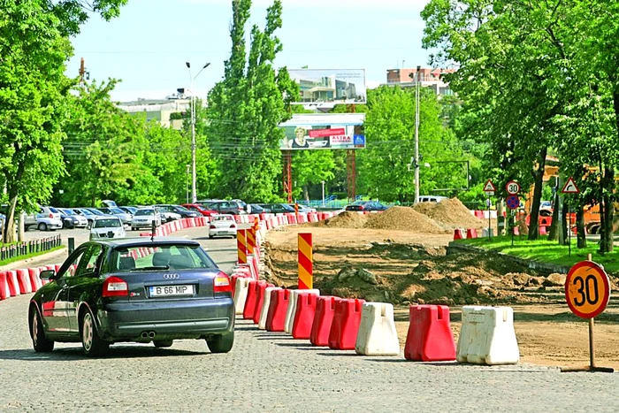 Pe Bd. Beijing, vizavi de Parcul Bordei, piatra cubică a fost scoasă încă de joia trecută