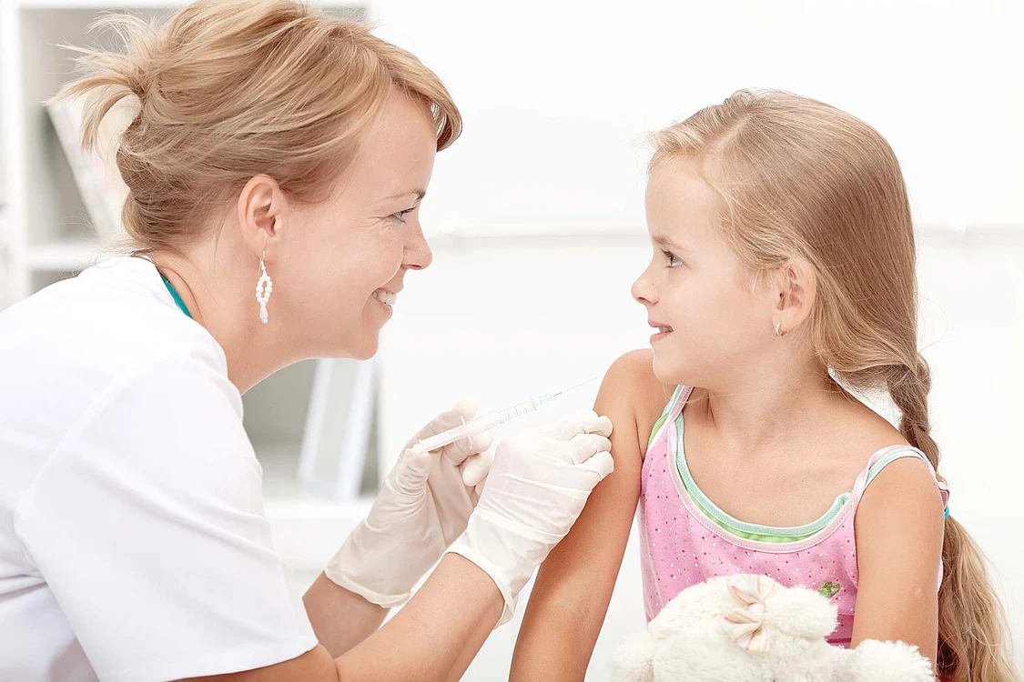 
    Click! a scris pe larg despre disputa dintre Olivia Steer şi medici, pe marginea imunizării  