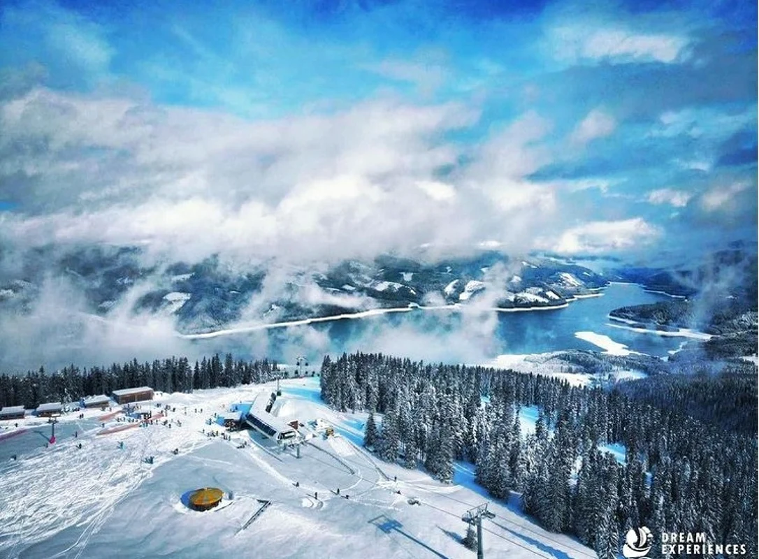 Domeniul schiabil Vidra Transalpina Voineasa din judeţul Vâlcea Foto Dream Experiences