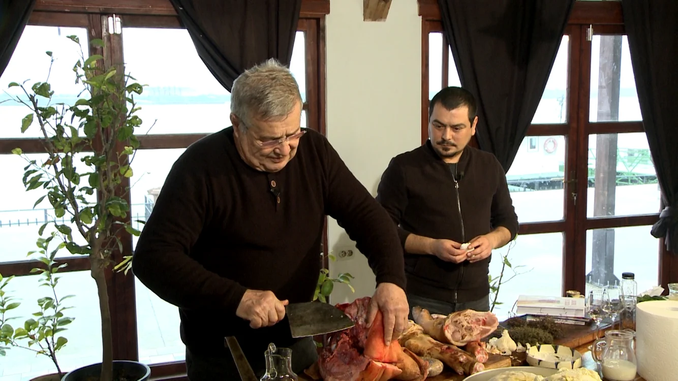 Jurnalistul Cosmin Dragomir, alături de Mircea Dinescu
