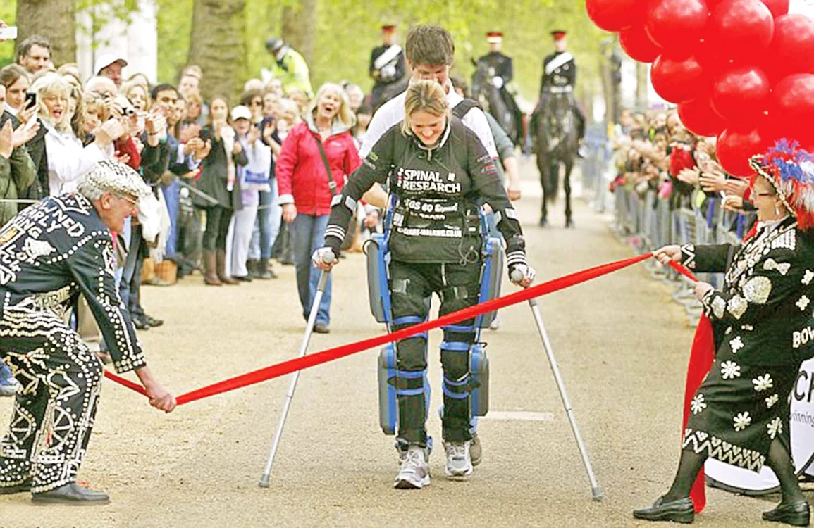 
    Claire Lomas  