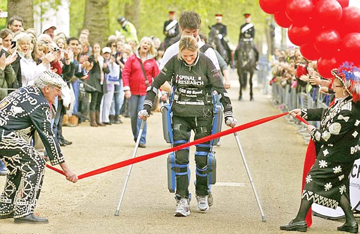 
    Claire Lomas  