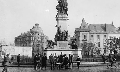 Un monument dedicat Centenarului va fi amplasat în Piaţa Universităţii jpeg