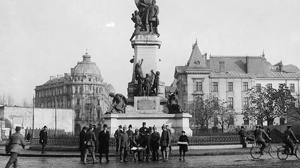 Un monument dedicat Centenarului va fi amplasat în Piaţa Universităţii jpeg