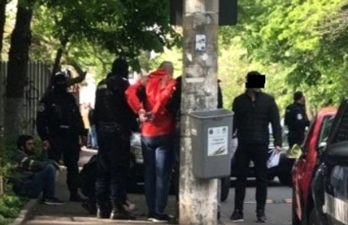 Traficantii au fost prinşi în timpul unei tranzacţii FOTO observatorulph.ro