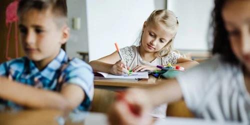 Copii la școală  Foto Freepik com jpg