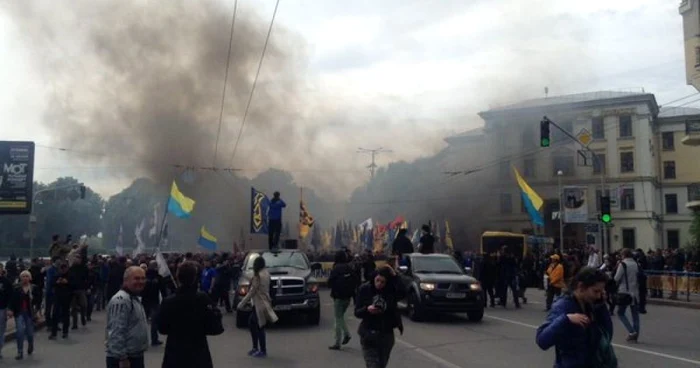 Mars al Batalionului Azov la Kiev FOTO Twitter @myrevolutionrus