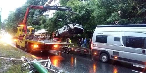 Maşina de raliu a fost distrusă. FOTOFacebook