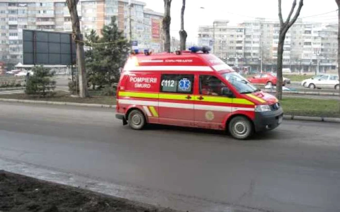 Femeia a născut în ambulanţa SMURD