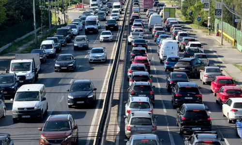 Trafic in București - masini - aglomeratie - ambuteiaj 