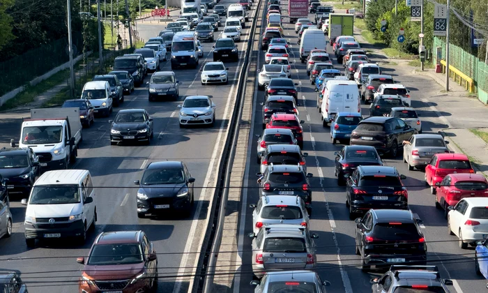 Trafic in București - masini - aglomeratie - ambuteiaj