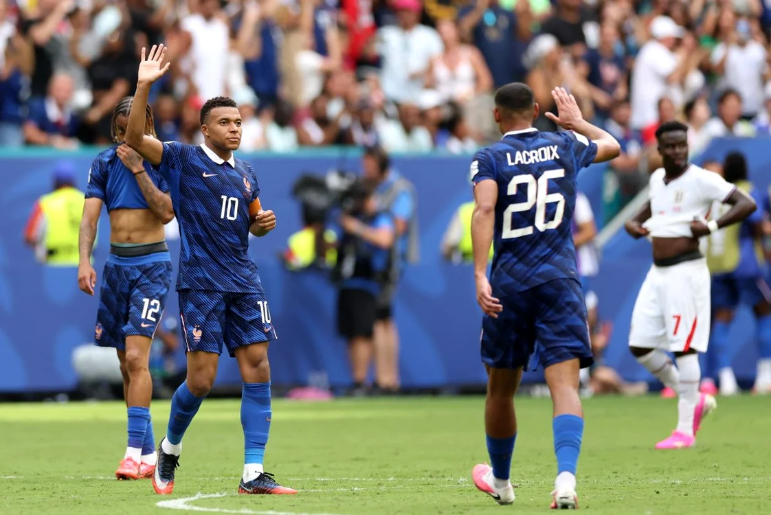 Pe fața lui Mbappe se citea dezamăgirea ratării finalei chiar și după ce marca (FOTO: Getty)