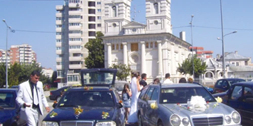 Bacău: Claxoanele nuntaşilor omoară liniştea băcăuanilor (VIDEO)