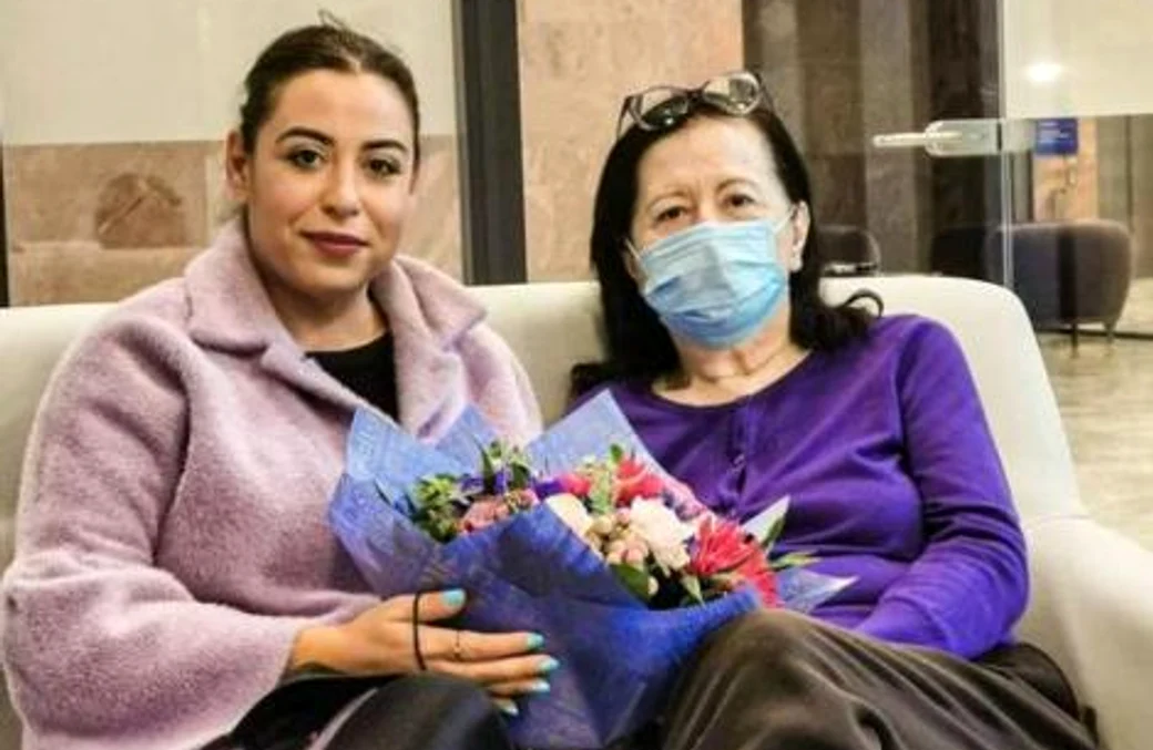 Oana Roman i-a dus flori de Zua Femeii mamei sale Sursa: Instagram 
