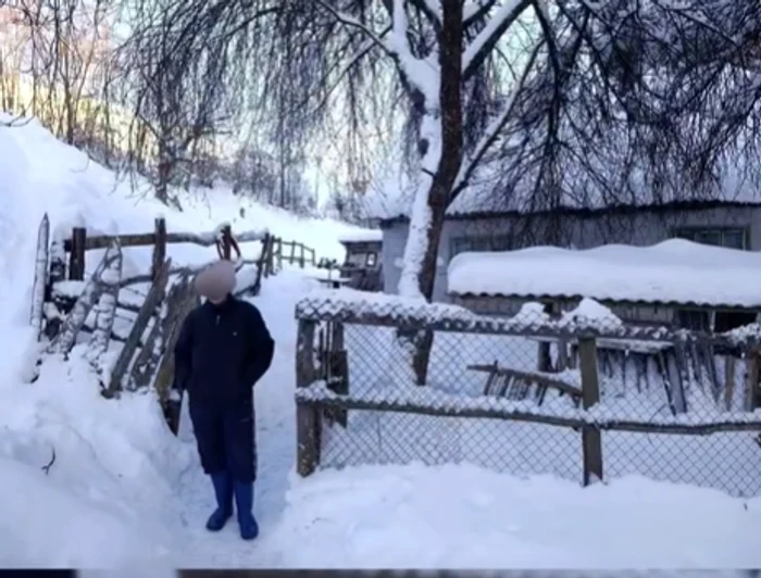 VIDEO Singurul locuitor al unui sat din Alba, izolat de zăpadă. Gestul care i-a salvat viața