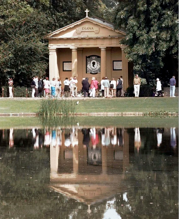 Prințesa Diana a fost înmormântată pe o insuliță, pe domeniul Althorp jpeg