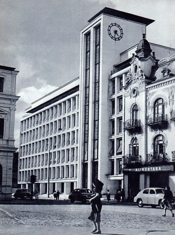 Una dintre creaţiile arhitectului Duiliu Marcu: casa Autonomă a monopolurilor (fotografie realizată de Aurel Bauh în anii 1950)