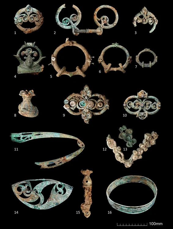 Obiecte din Tezaurul 1 (© Alexander Jansen, Universitatea Durham)