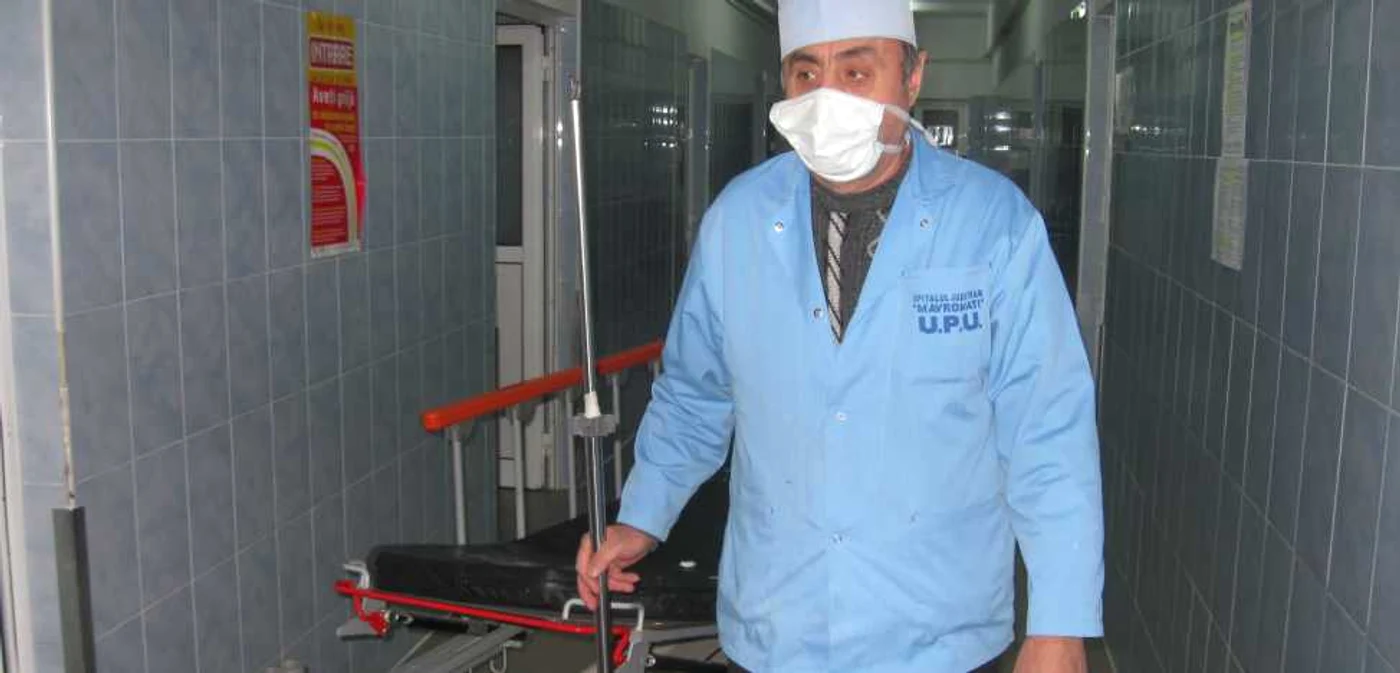 Cadrele medicale sunt primele dotate cu măşti